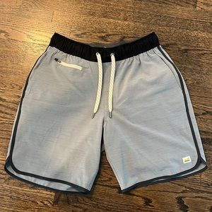 Vuori Kore short men’s size small gray